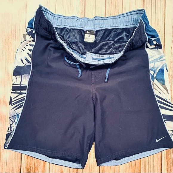 Nike Swim Trunks Board Shorts Mens Size Medium Navy with Floral panels tri color - Picture 3 of 12